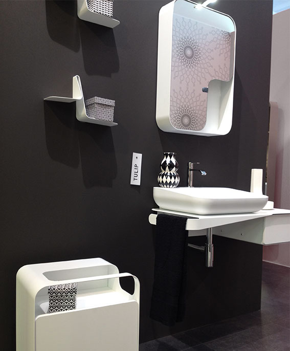 Arblu_Liena "Tulip" una linea dalle linee sinuose ed essenziali che in poso spazio combina più funzioni