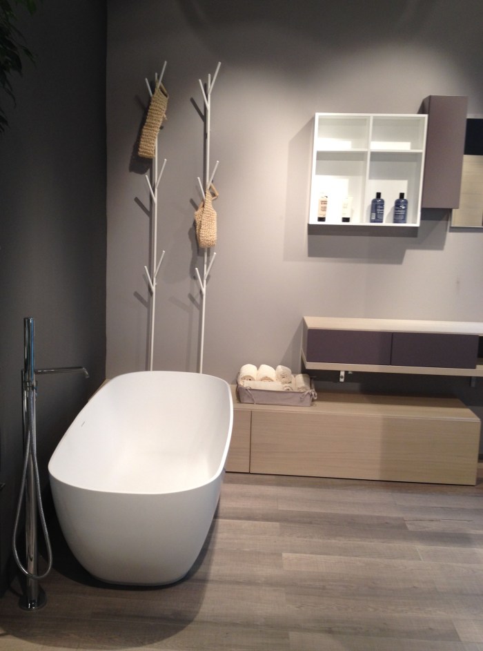 Novello_bianco softper la vasca da bagno sono realizzate in Teknorit bianco opaco.