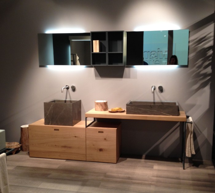 Novello_ceramica e legno: "Craft"In rovere termocotto, lavabo in appoggio in pietra grey opaca
