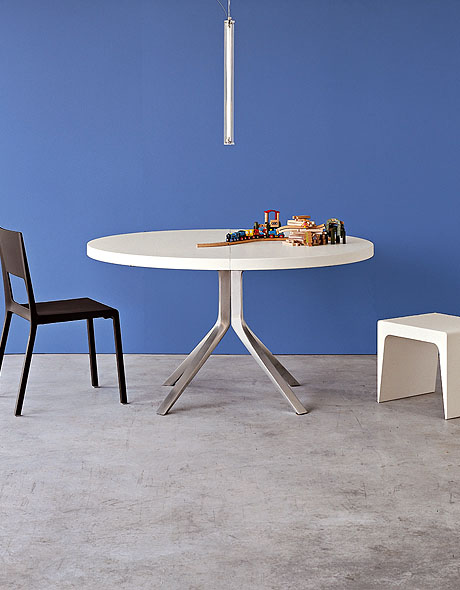 Tavolo tondo allungabile "oops "by Kristalia