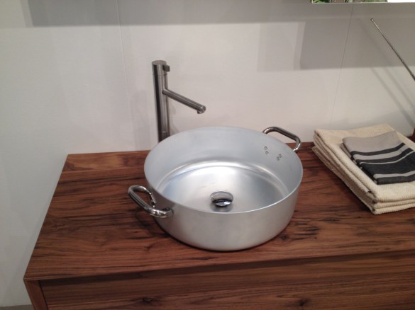 un bizzarro lavabo by Puntotre