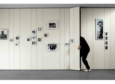 lo splendido armadio Now di Lago: come un muro con quadri