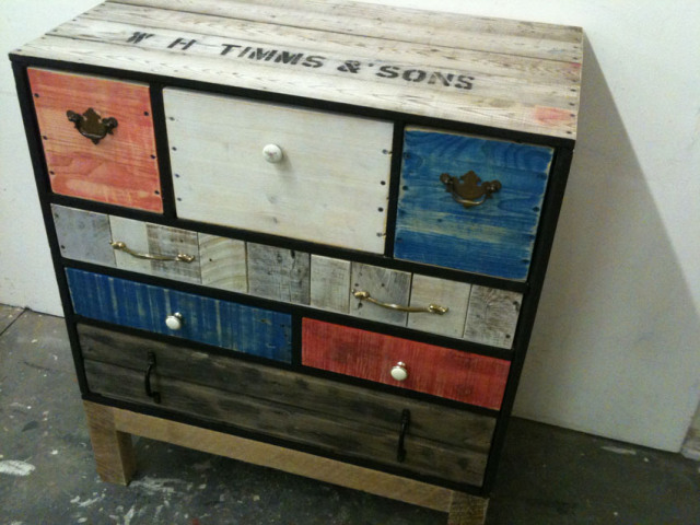 da materiale di riciclo"via relicinteriors-wordpress-com" 