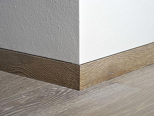 battiscopa-legno-filo-muro